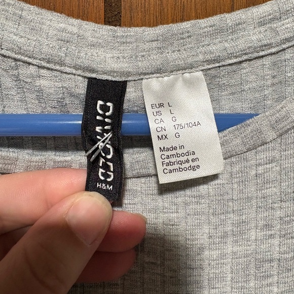 H&M Light Gray Ribbed Top - Picture 2 of 7